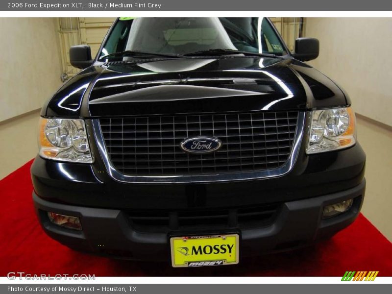 Black / Medium Flint Grey 2006 Ford Expedition XLT