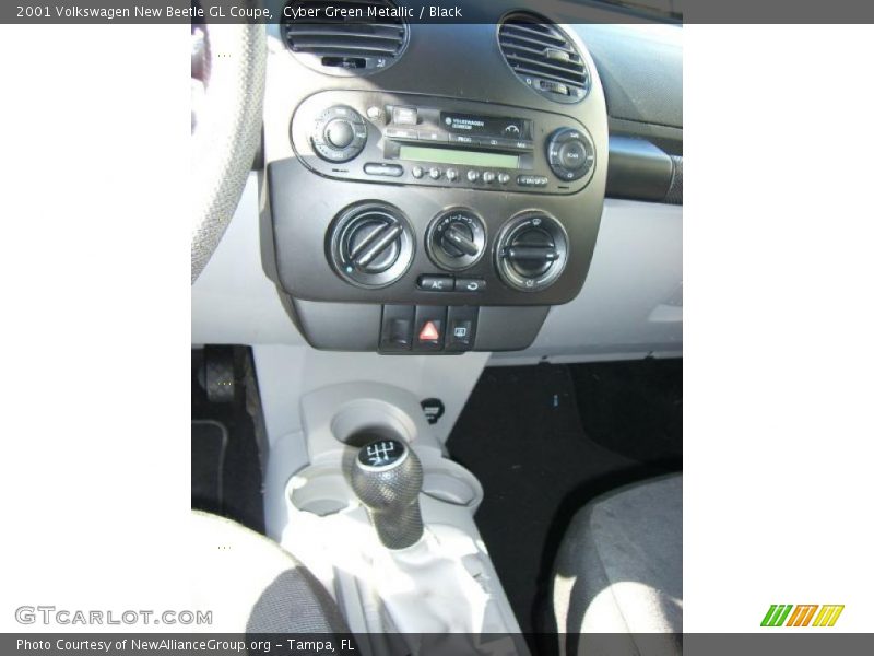 Cyber Green Metallic / Black 2001 Volkswagen New Beetle GL Coupe