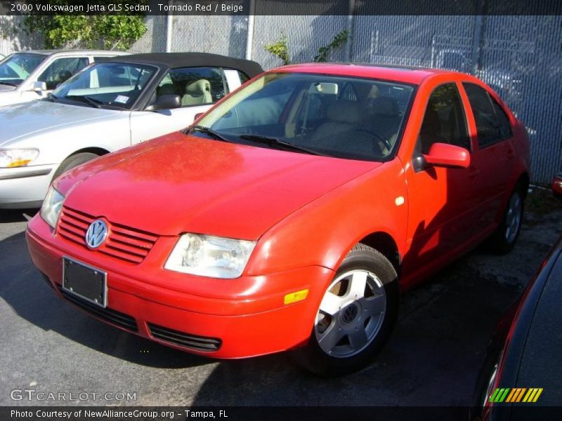 Tornado Red / Beige 2000 Volkswagen Jetta GLS Sedan