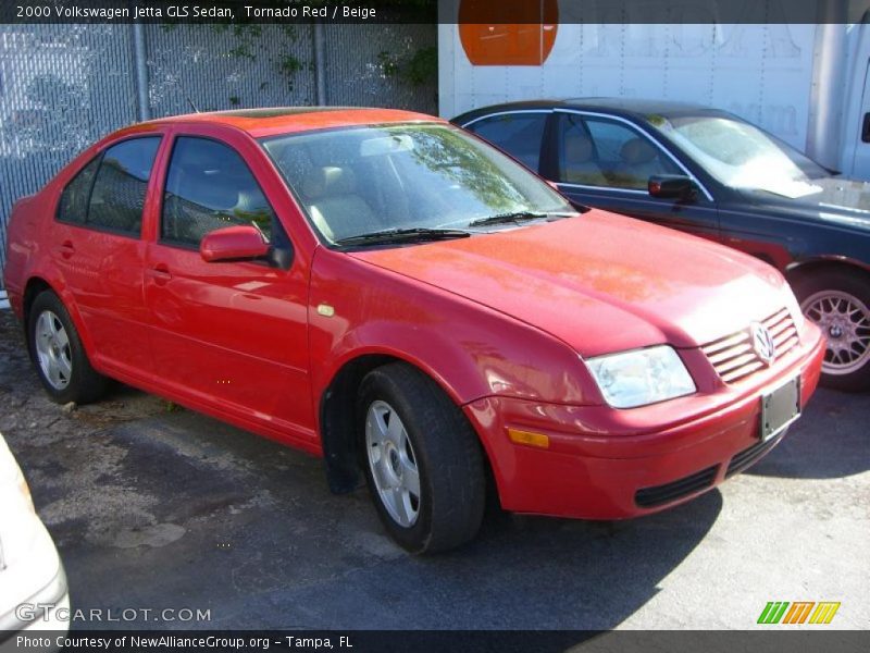 Tornado Red / Beige 2000 Volkswagen Jetta GLS Sedan