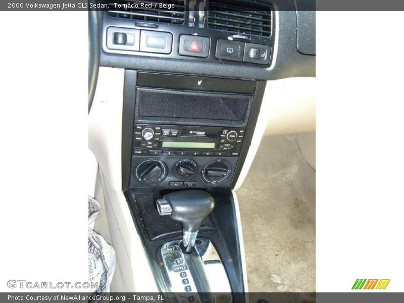 Tornado Red / Beige 2000 Volkswagen Jetta GLS Sedan