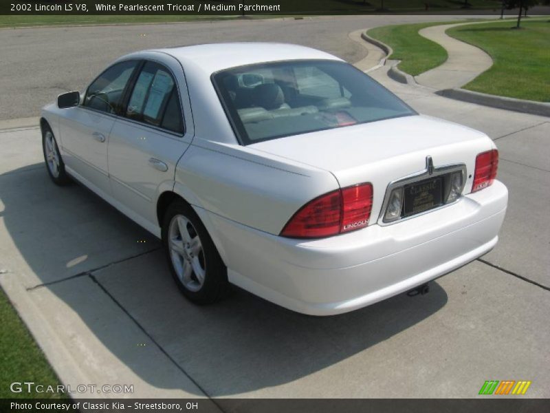 White Pearlescent Tricoat / Medium Parchment 2002 Lincoln LS V8