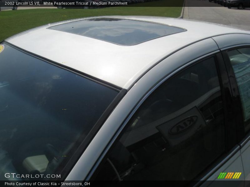 White Pearlescent Tricoat / Medium Parchment 2002 Lincoln LS V8