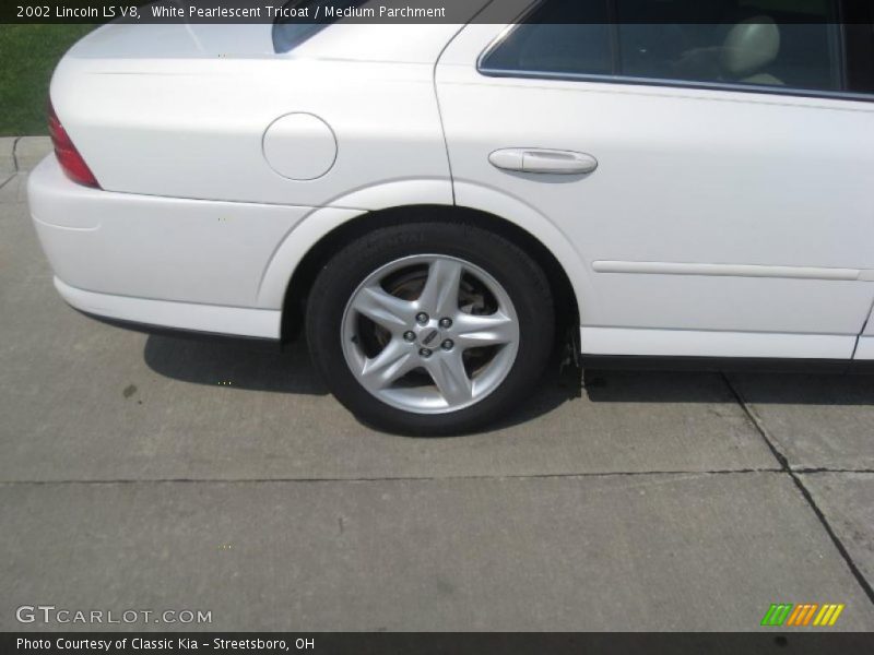 White Pearlescent Tricoat / Medium Parchment 2002 Lincoln LS V8
