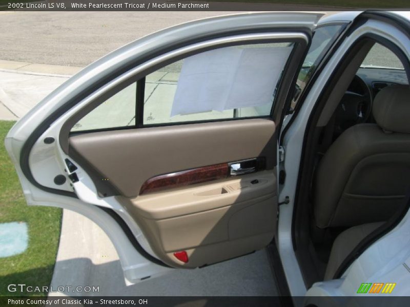 White Pearlescent Tricoat / Medium Parchment 2002 Lincoln LS V8