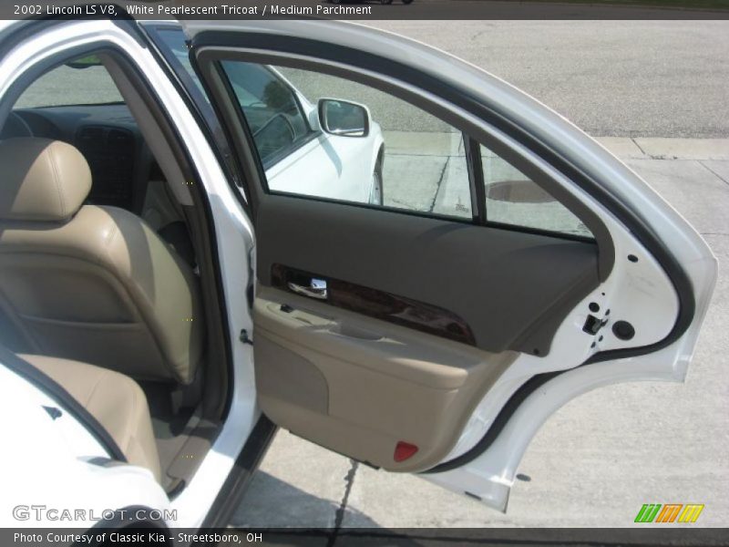 White Pearlescent Tricoat / Medium Parchment 2002 Lincoln LS V8