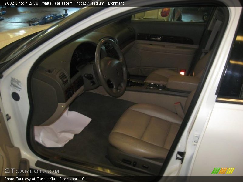 White Pearlescent Tricoat / Medium Parchment 2002 Lincoln LS V8