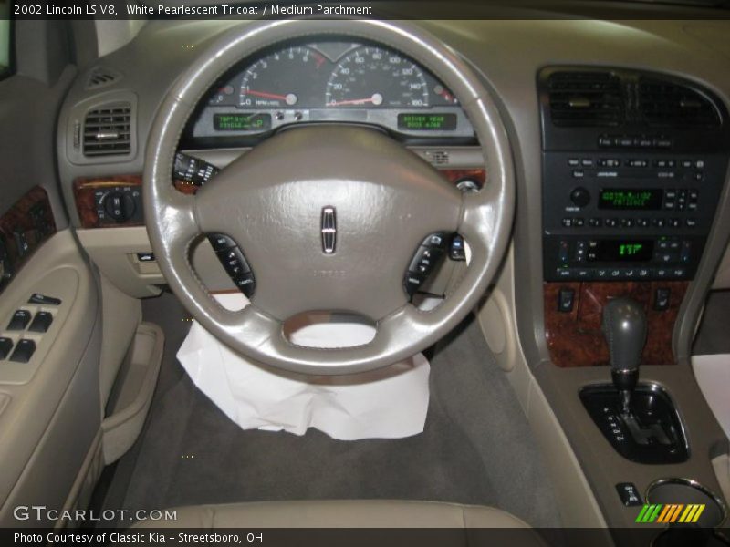 White Pearlescent Tricoat / Medium Parchment 2002 Lincoln LS V8