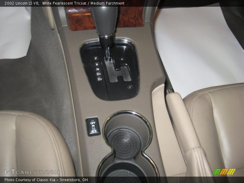 White Pearlescent Tricoat / Medium Parchment 2002 Lincoln LS V8