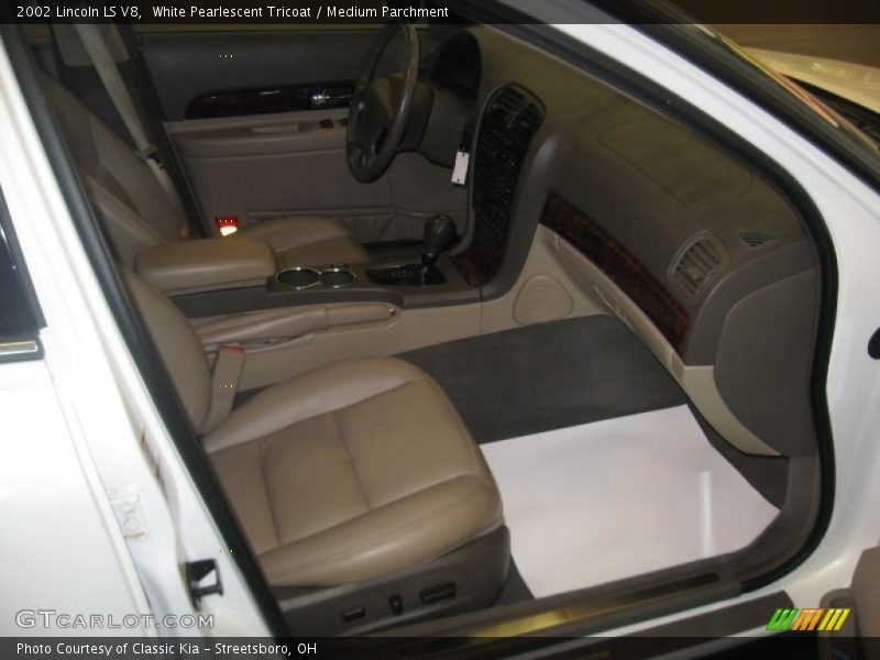 White Pearlescent Tricoat / Medium Parchment 2002 Lincoln LS V8