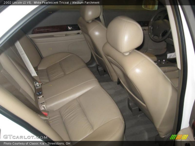 White Pearlescent Tricoat / Medium Parchment 2002 Lincoln LS V8