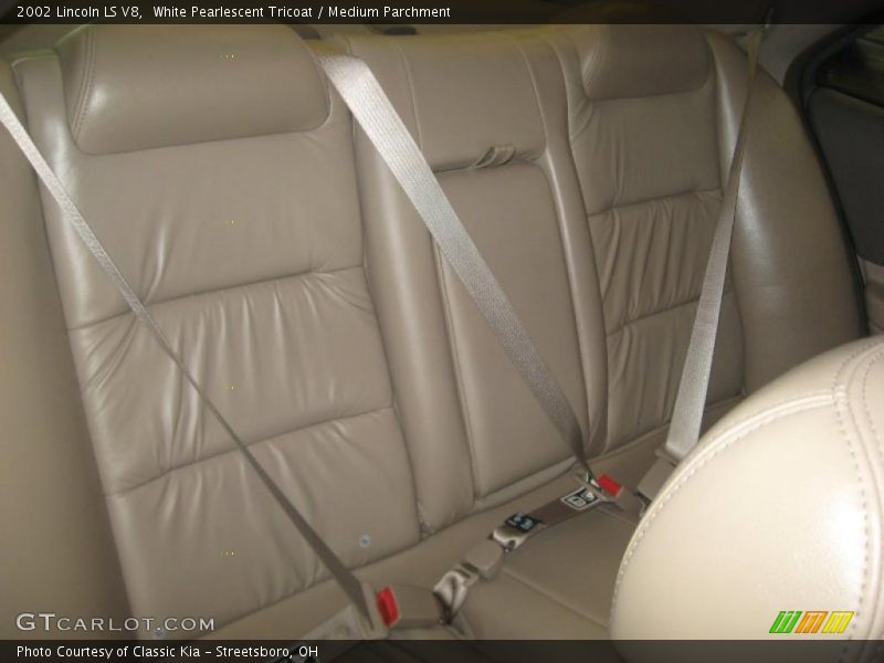 White Pearlescent Tricoat / Medium Parchment 2002 Lincoln LS V8