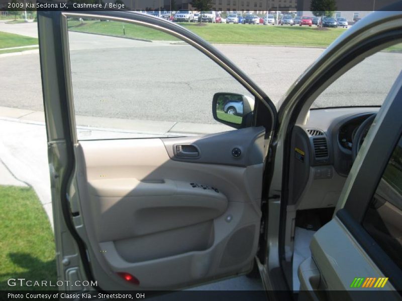Cashmere / Beige 2009 Kia Sedona LX