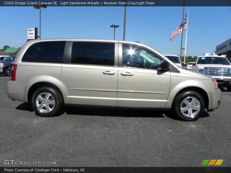 Light Sandstone Metallic / Medium Slate Gray/Light Shale 2009 Dodge Grand Caravan SE