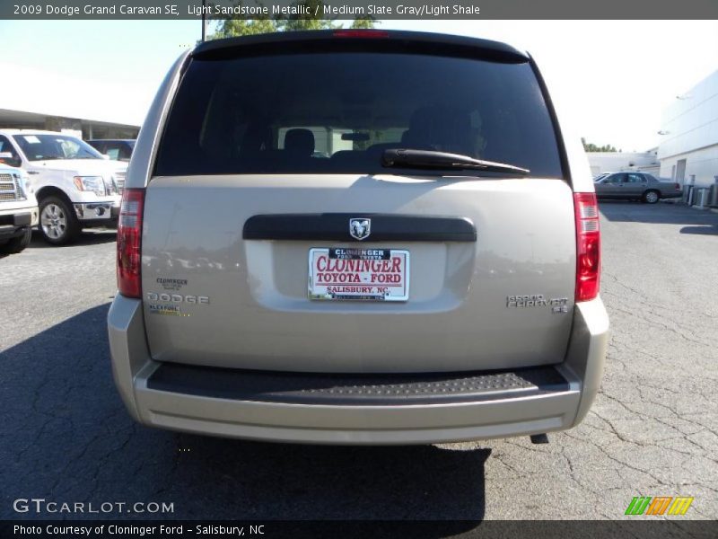 Light Sandstone Metallic / Medium Slate Gray/Light Shale 2009 Dodge Grand Caravan SE