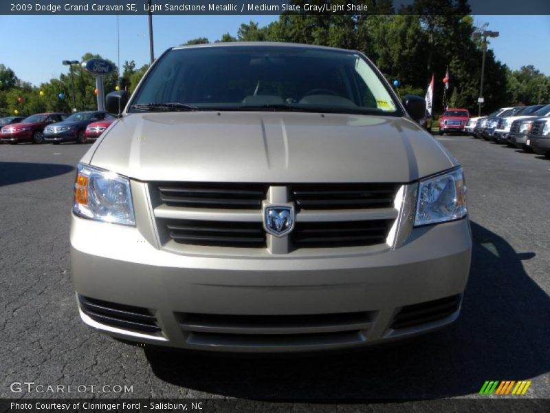 Light Sandstone Metallic / Medium Slate Gray/Light Shale 2009 Dodge Grand Caravan SE