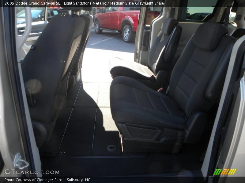 Light Sandstone Metallic / Medium Slate Gray/Light Shale 2009 Dodge Grand Caravan SE