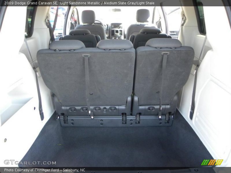 Light Sandstone Metallic / Medium Slate Gray/Light Shale 2009 Dodge Grand Caravan SE