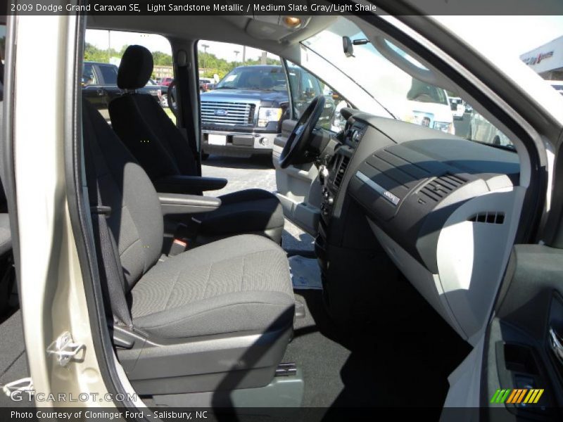 Light Sandstone Metallic / Medium Slate Gray/Light Shale 2009 Dodge Grand Caravan SE