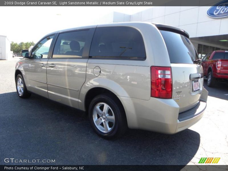 Light Sandstone Metallic / Medium Slate Gray/Light Shale 2009 Dodge Grand Caravan SE