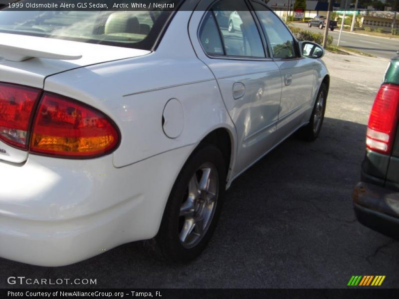 Arctic White / Neutral 1999 Oldsmobile Alero GLS Sedan