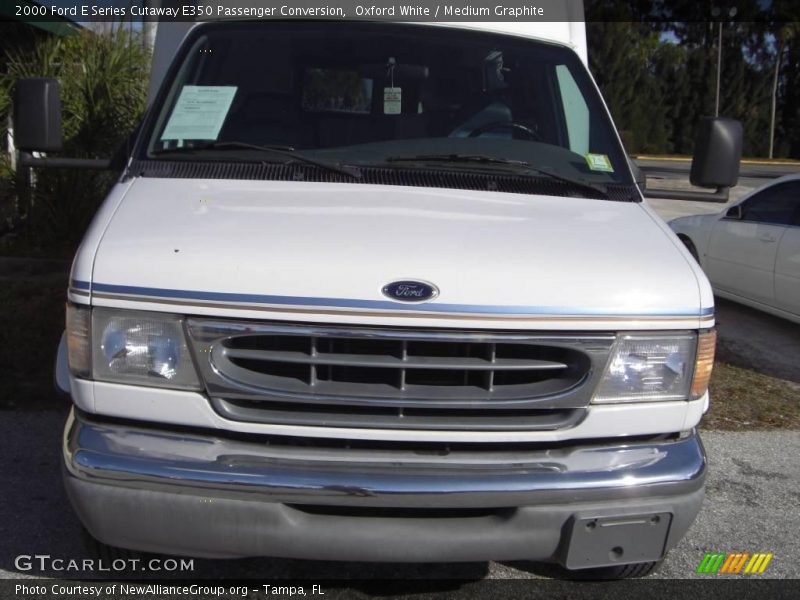 Oxford White / Medium Graphite 2000 Ford E Series Cutaway E350 Passenger Conversion