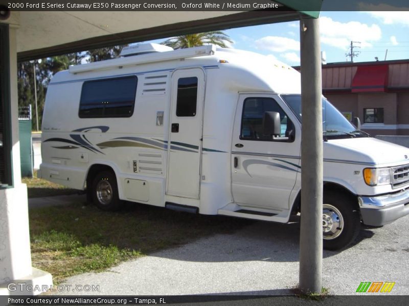 Oxford White / Medium Graphite 2000 Ford E Series Cutaway E350 Passenger Conversion