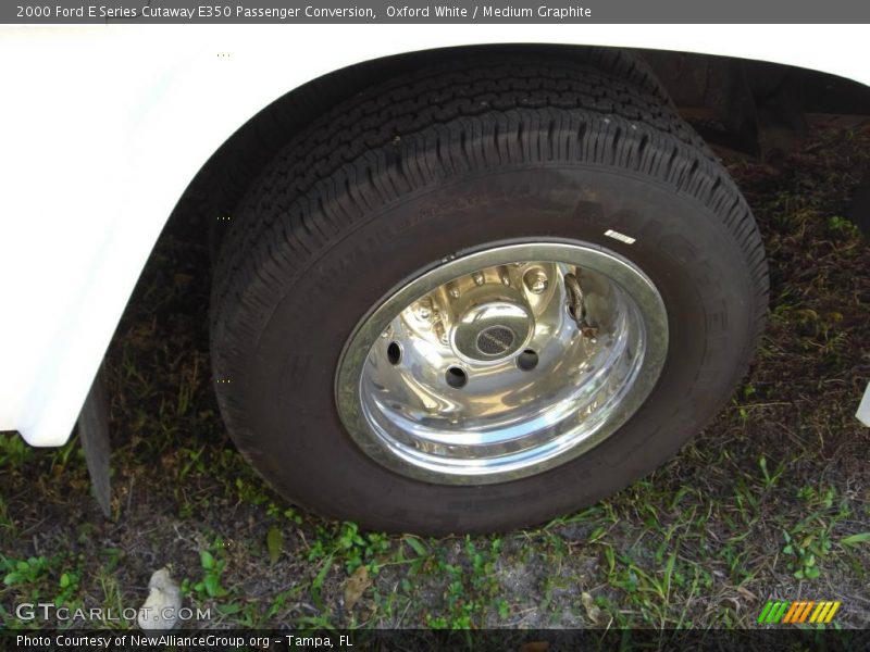 Oxford White / Medium Graphite 2000 Ford E Series Cutaway E350 Passenger Conversion