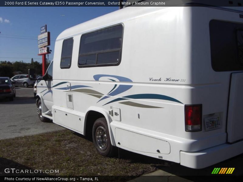 Oxford White / Medium Graphite 2000 Ford E Series Cutaway E350 Passenger Conversion