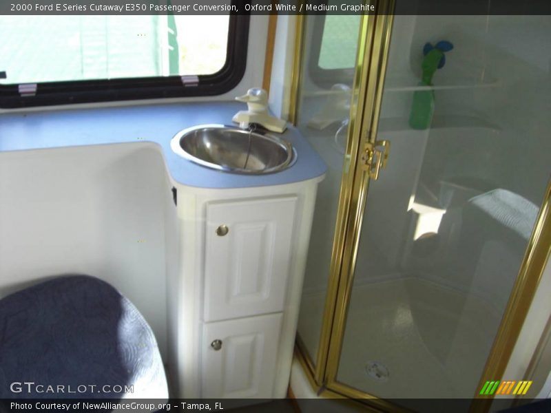 Oxford White / Medium Graphite 2000 Ford E Series Cutaway E350 Passenger Conversion