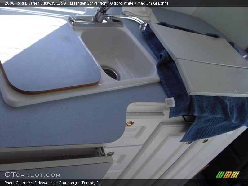 Oxford White / Medium Graphite 2000 Ford E Series Cutaway E350 Passenger Conversion