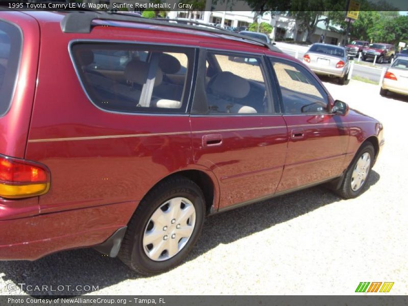 Sunfire Red Metallic / Gray 1995 Toyota Camry LE V6 Wagon