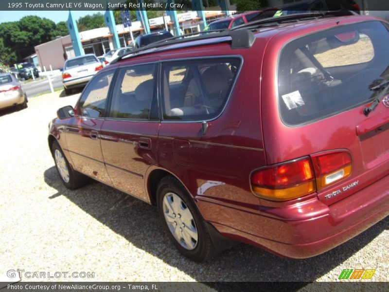 Sunfire Red Metallic / Gray 1995 Toyota Camry LE V6 Wagon