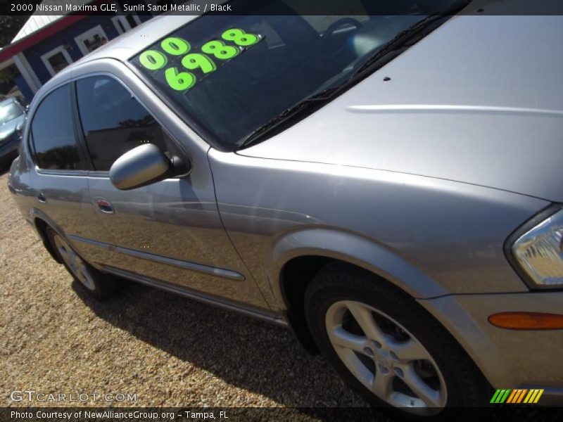 Sunlit Sand Metallic / Black 2000 Nissan Maxima GLE