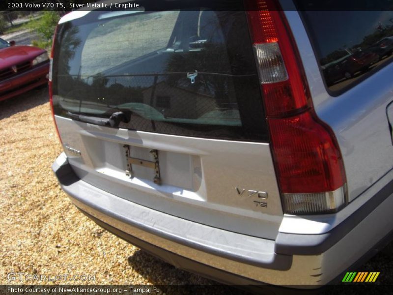 Silver Metallic / Graphite 2001 Volvo V70 T5