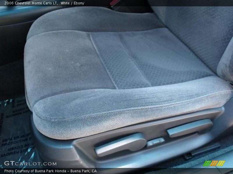 White / Ebony 2006 Chevrolet Monte Carlo LT