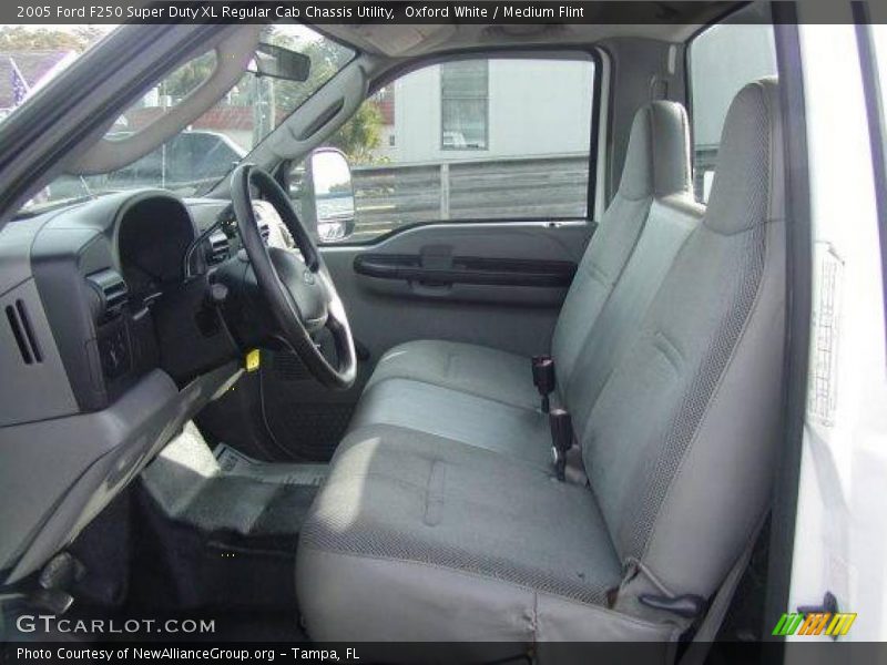 Oxford White / Medium Flint 2005 Ford F250 Super Duty XL Regular Cab Chassis Utility