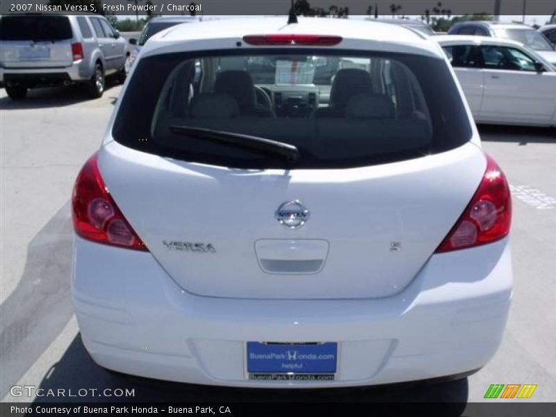 Fresh Powder / Charcoal 2007 Nissan Versa S