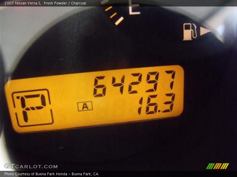 Fresh Powder / Charcoal 2007 Nissan Versa S