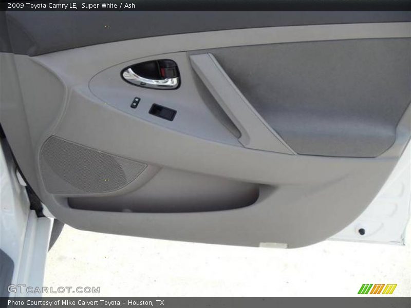 Super White / Ash 2009 Toyota Camry LE