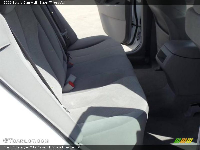 Super White / Ash 2009 Toyota Camry LE
