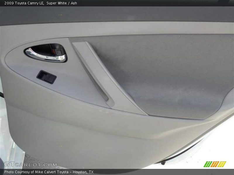 Super White / Ash 2009 Toyota Camry LE
