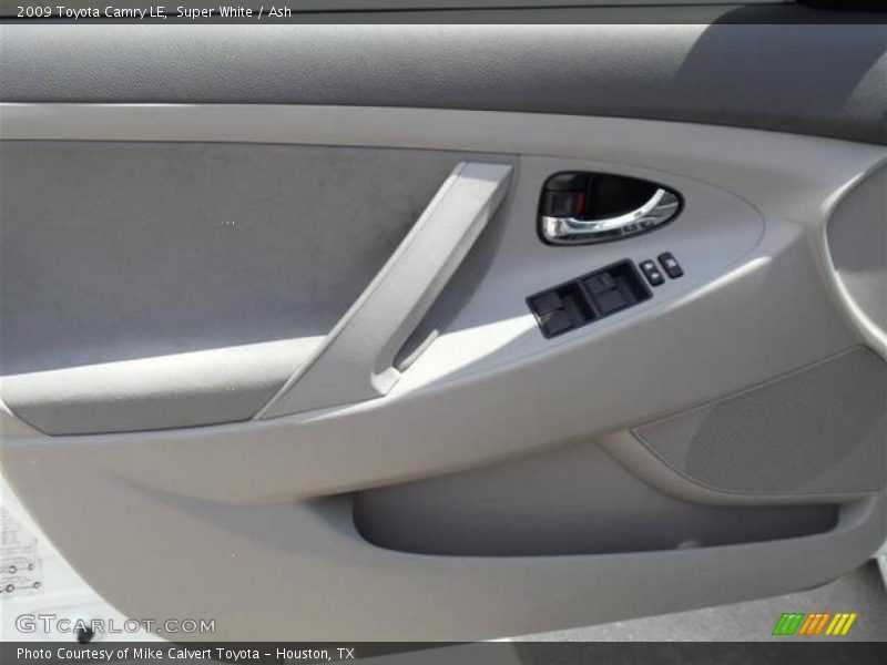 Super White / Ash 2009 Toyota Camry LE