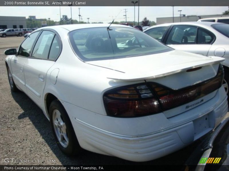 Arctic White / Camel 2000 Pontiac Bonneville SE