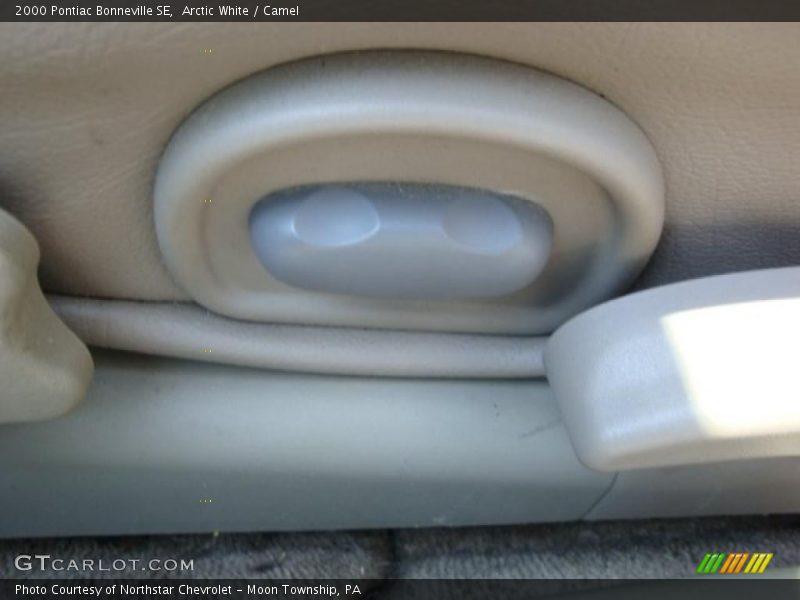 Arctic White / Camel 2000 Pontiac Bonneville SE