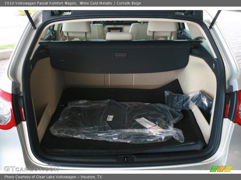 White Gold Metallic / Cornsilk Beige 2010 Volkswagen Passat Komfort Wagon