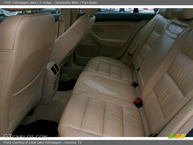 Campanella White / Pure Beige 2005 Volkswagen Jetta 2.5 Sedan