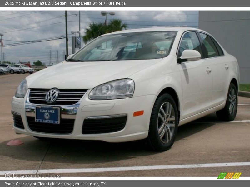 Campanella White / Pure Beige 2005 Volkswagen Jetta 2.5 Sedan
