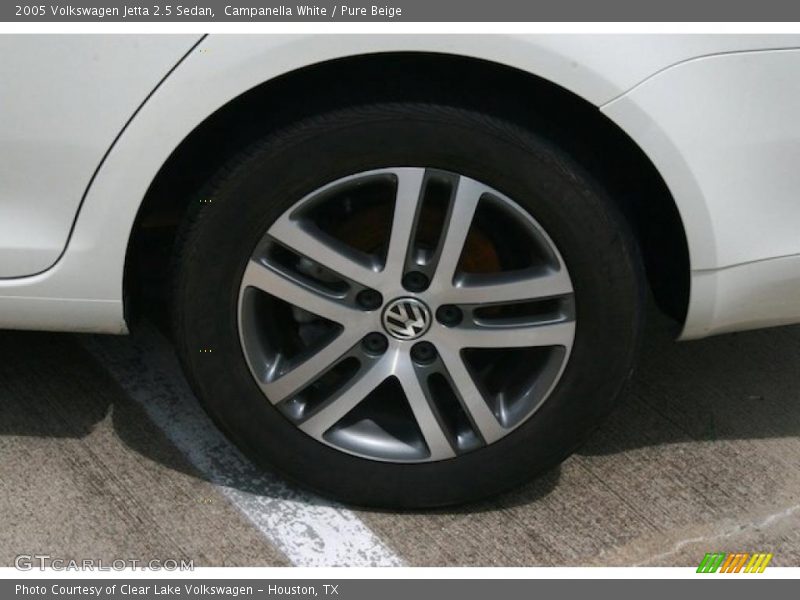 Campanella White / Pure Beige 2005 Volkswagen Jetta 2.5 Sedan