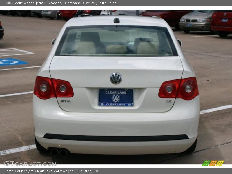 Campanella White / Pure Beige 2005 Volkswagen Jetta 2.5 Sedan